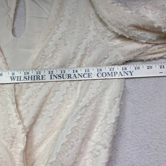 Lulus Bodysuit Small Puff Sleeve Textured Faux Wrap Snap Button Sexy Feminine - Picture 9 of 9